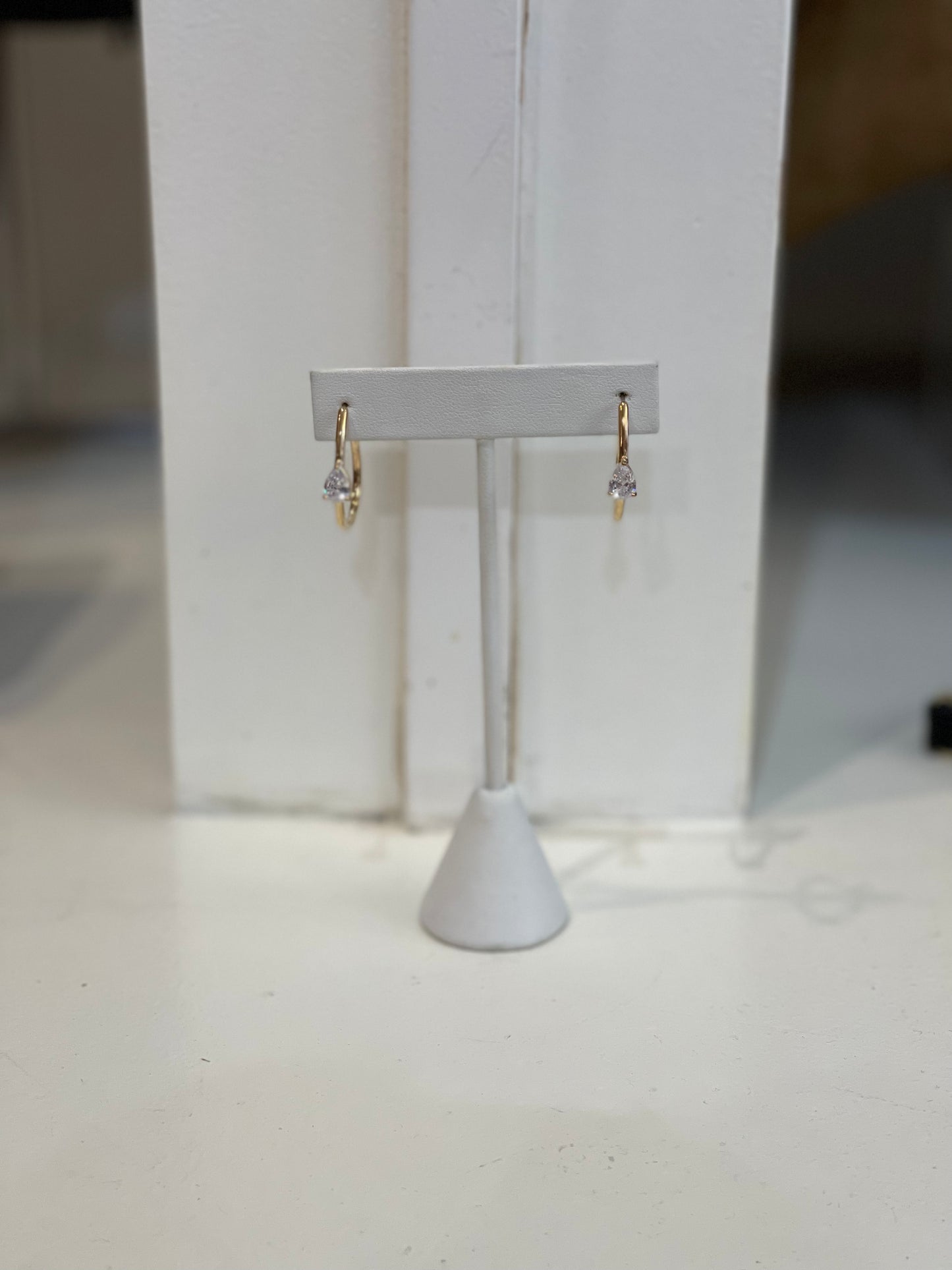Gold Hoop W Pear