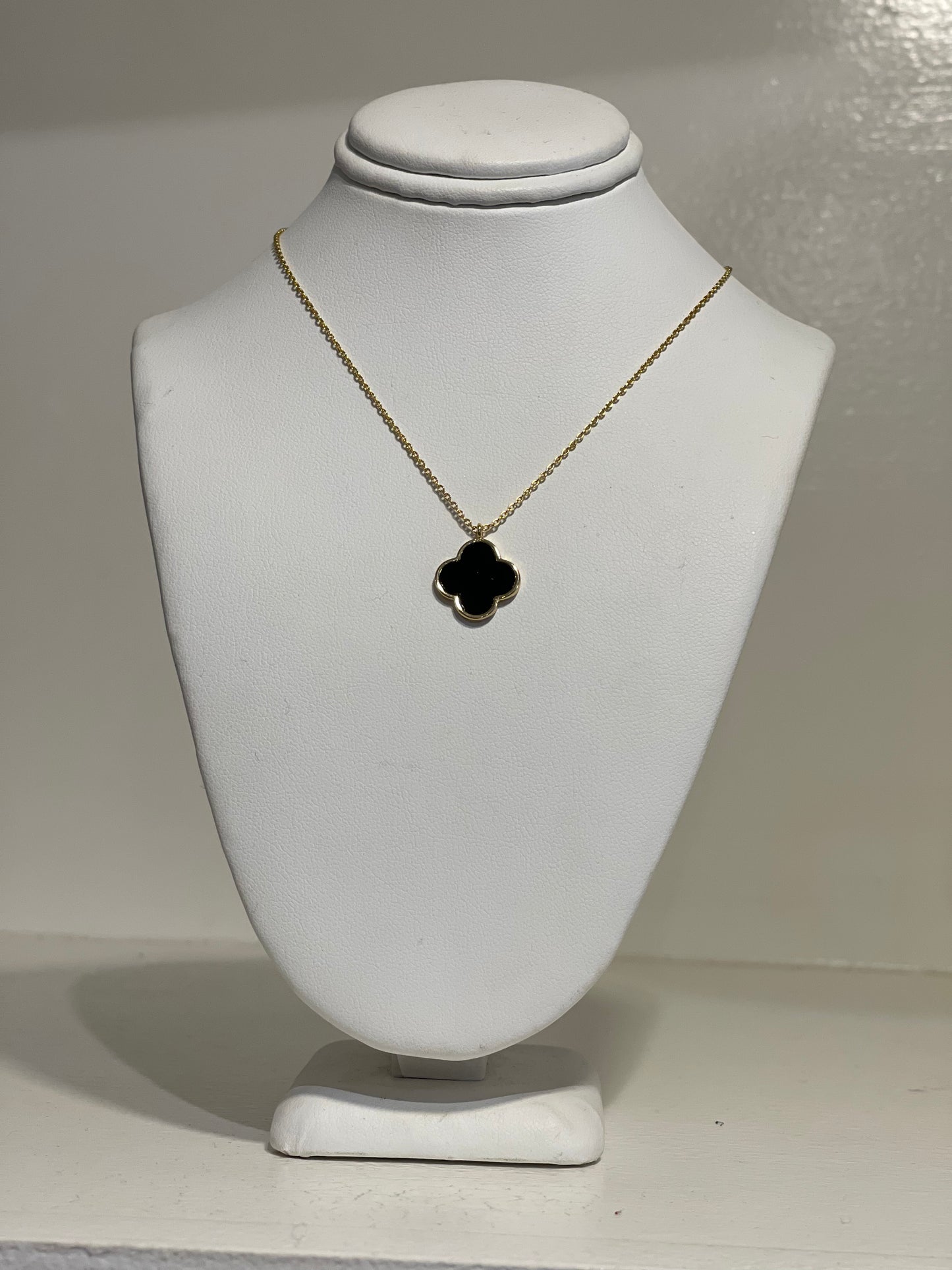Solitaire Cleef Necklace
